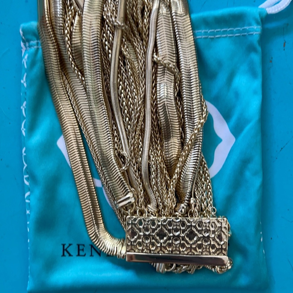 Kendra Scott necklace